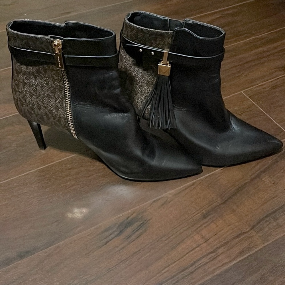 Michael Kors logo leather ankle boots